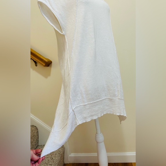 Eileen Fisher, linen and cotton, white sweater, high/low hem. Size medium. - Picture 3 of 5